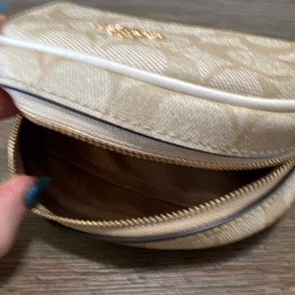 Small Coach signature tan zip bag - Picture 3 of 4